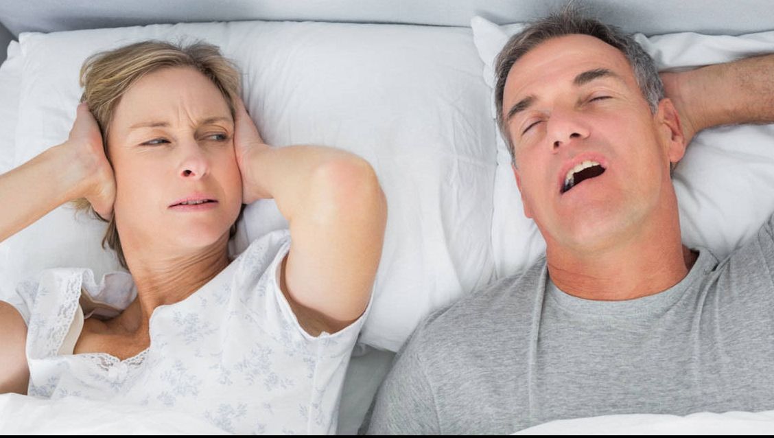 Principalul motiv pentru care bărbații sforăie mai mult decât femeile