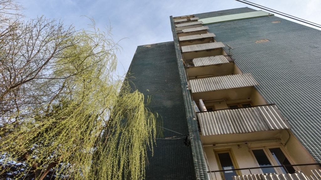 Femeie de 31 de ani, în comă după ce s-a aruncat de la etajul 9