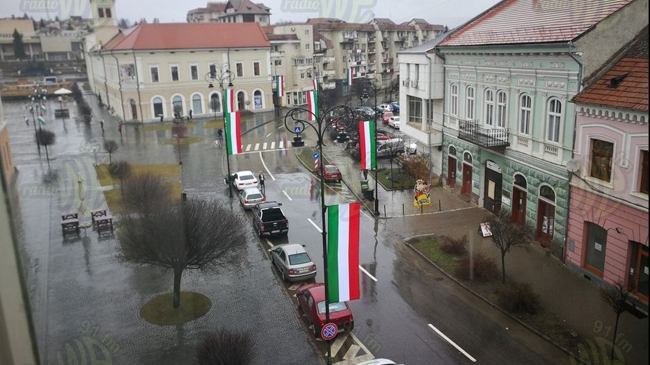 Primarul din Sfântu Gheorghe, amendat pentru că n-a arborat steagul naţional în urma somaţiei