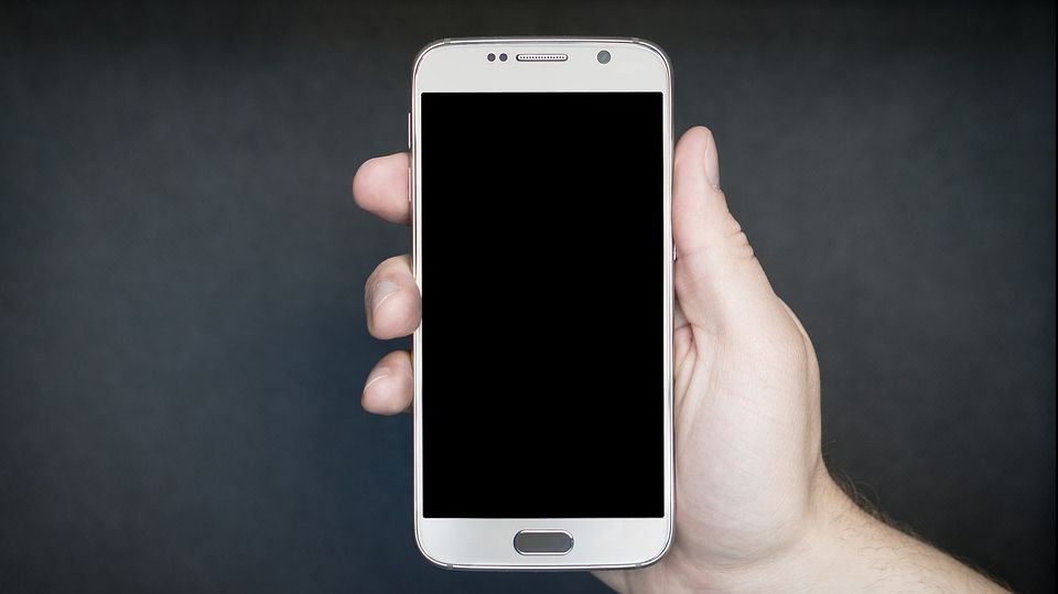 Nu folosești corect telefonul mobil. Ce greșeli să nu mai faci