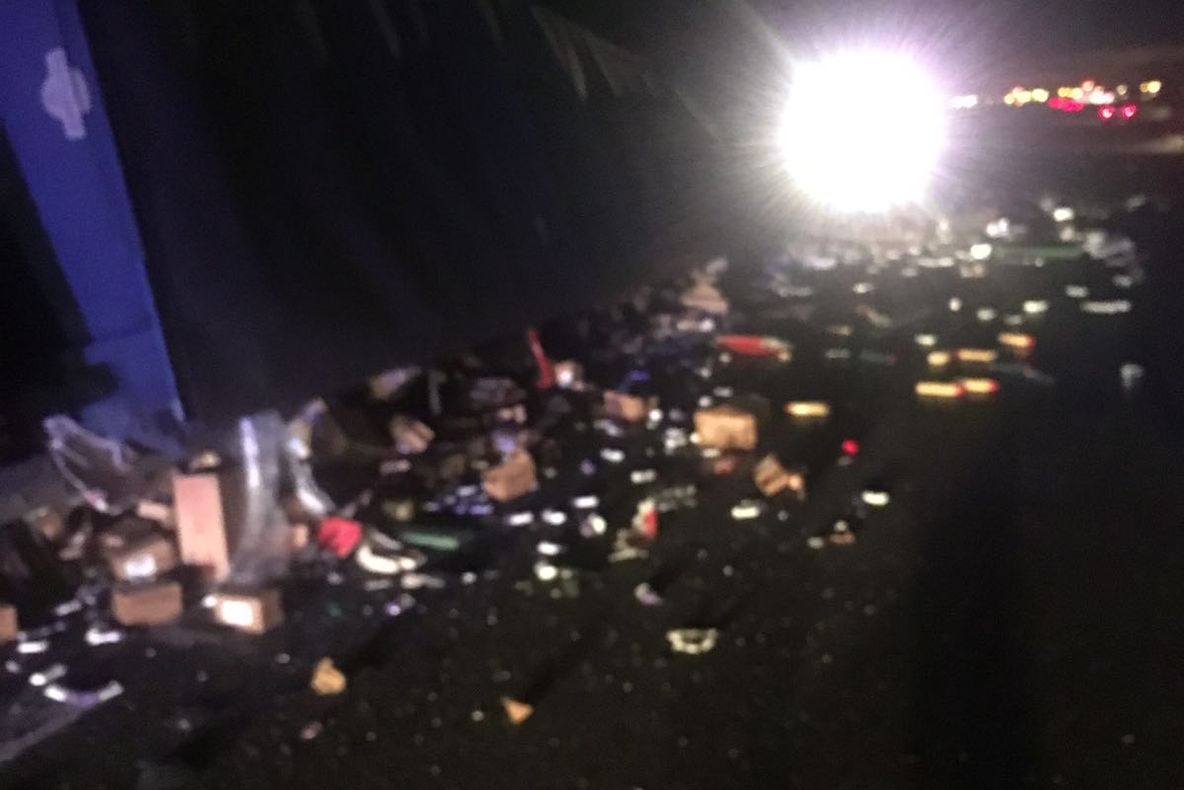 Circulaţie dificilă pe A2 după ce un tir s-a răsturnat - şoferul consumase alcool