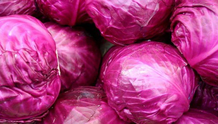 Varza roşie previne cancerul pulmonar. Cum trebuie consumată