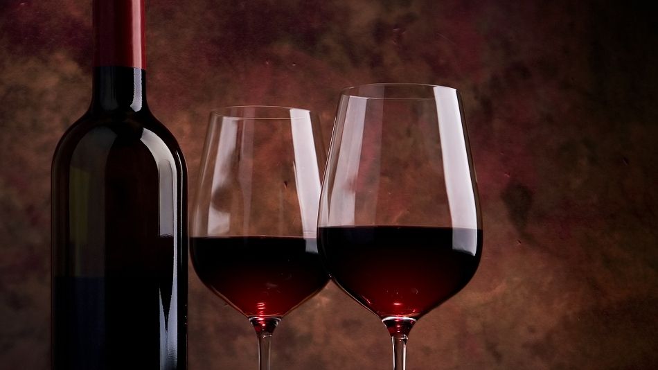 De ce te doare capul după ce bei vin roşu? Cum să scapi de acest lucru neplăcut