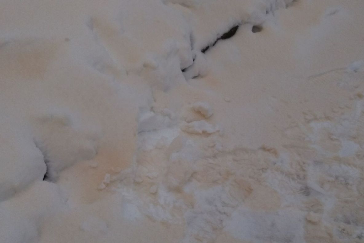 Atenţionare de la medici. Zăpada portocalie este periculoasă pentru oameni