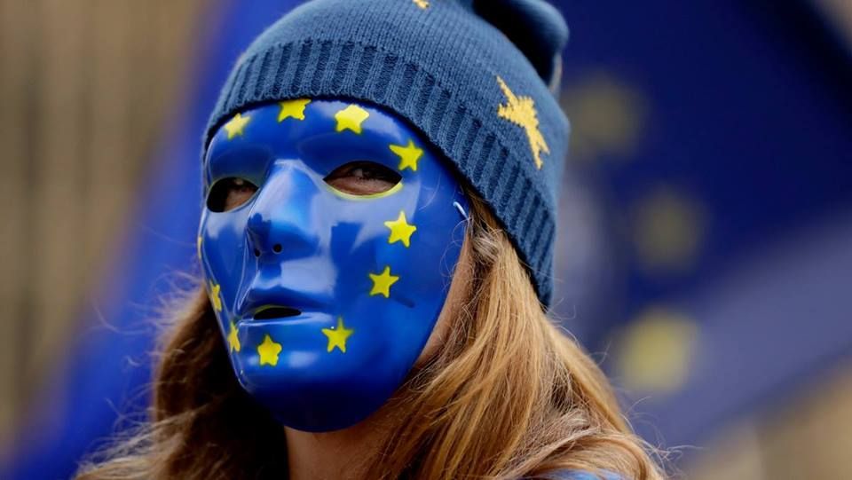 Noi proteste în București. "Vrem Europa, nu dictatură!", manifest în Piața Victoriei 