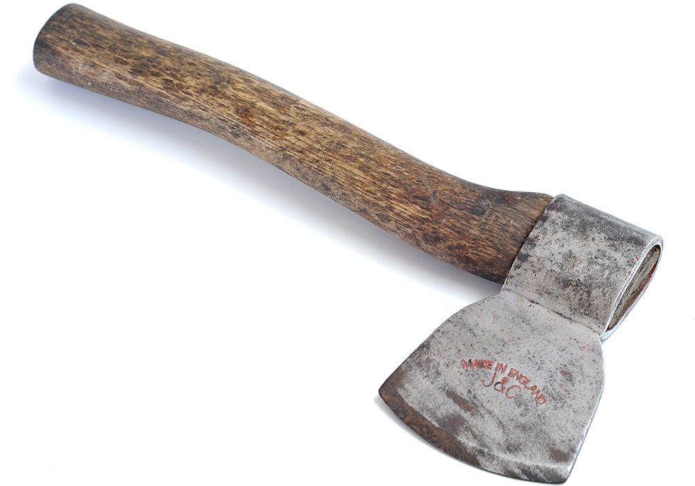 Momente șocante pe litoral. Alergat cu bâte și cu toporul de mai mai mulți bărbați