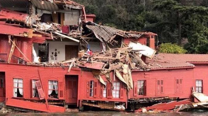 Accident neobișnuit în Istanbul. O navă a intrat într-o vilă din strâmtoarea Bosfor