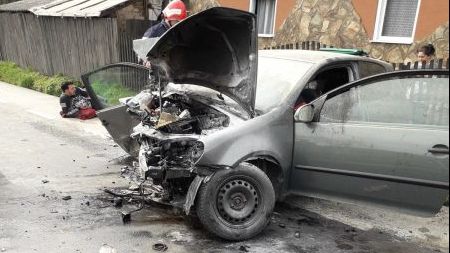 Autoturism cu 8 pasageri, implicat într-un accident rutier, pe DN 7