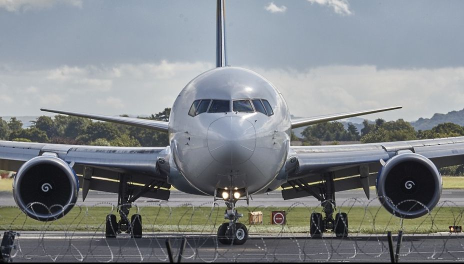 Avion cu destinația Israel, aterizare de urgență pe ”Henri Coandă”