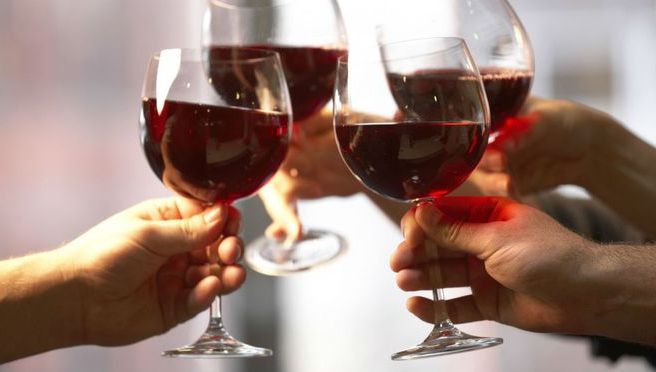 Te înroşeşti după ce consumi alcool? Ai mare grijă