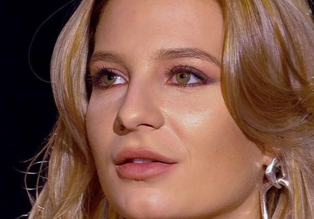 Ana Baniciu, fiica lui Mircea Baniciu, apariţie surprinzătoare la mare: fără lenjerie intimă