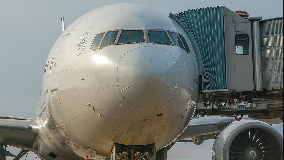 Zboruri anulate. Pasageri români, rămași în Larnaca