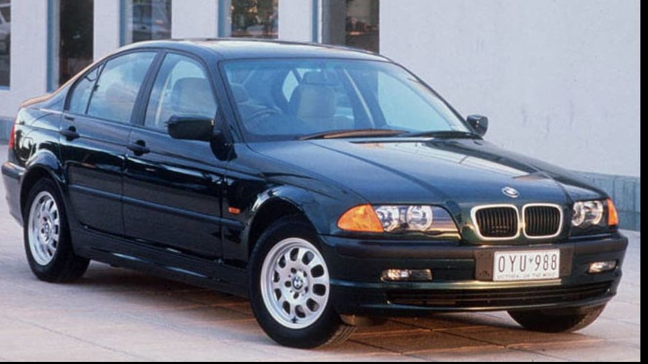 ANAF a vândut la licitaţie BMW-uri cu 500 de lei. Şase maşini confiscate, 3.000 lei