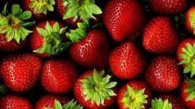 De ce nu trebuie să arunci codițele de la căpșuni. Iată cât de sănătoase sunt!