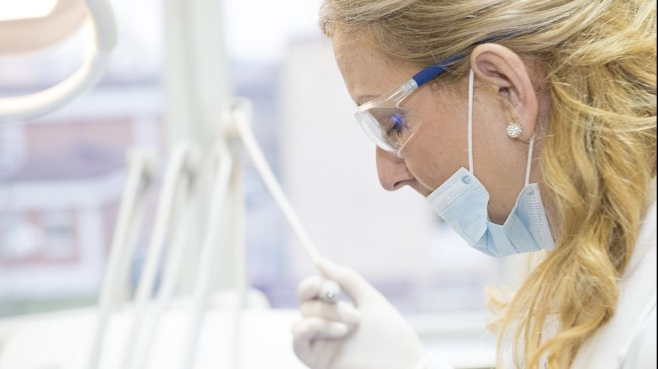 Trei secrete pe care asistentele ar vrea să le spună pacienților, dar nu pot