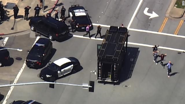 Focuri de armă la sediul central YouTube. O femeie a fost ucisă, cel puțin 4 răniți 