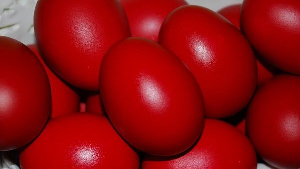 Mai ai ouă vopsite de la Paşte? Nu mai trebuie să pui gura pe ele! Avertismentul medicilor