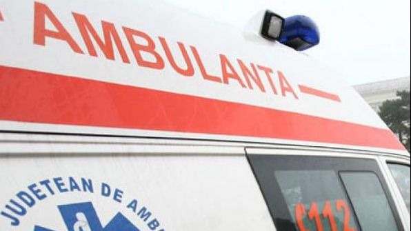 O femeie de 83 de ani, grav rănită într-o explozie. A pornit aragazul crezând că-l închide