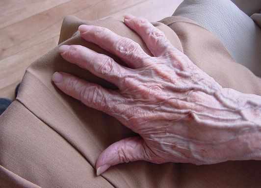 O bătrână a murit la spital, după ce a fost bătută și abuzată sexual în toaleta bisericii