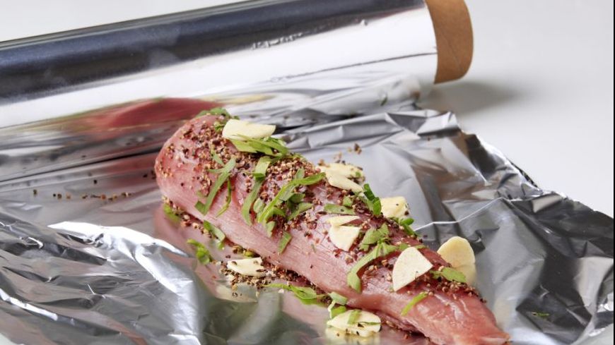 Medicii sunt de părere că trebuie să renunți la folia de aluminiu. Iată ce s-a descoperit!