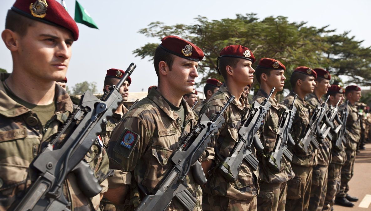 Franța ar putea reinstitui serviciul militar obligatoriu, după 20 de ani