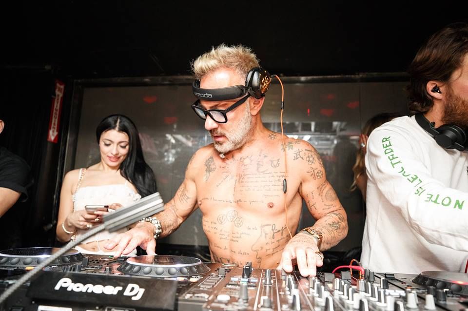 Ce aţi pierdut dacă nu aţi ştiut până acum cine este Gianluca Vacchi