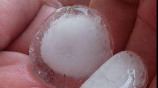 Trafic îngreunat pe Valea Prahovei. A căzut grindină cât oul de porumbel