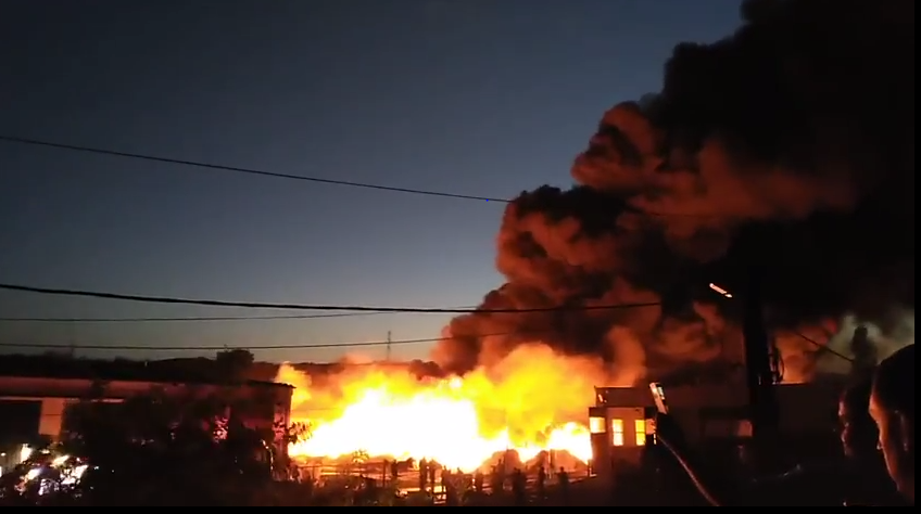 Incendiul violent din Hunedoara, stins după patru ore(Video)