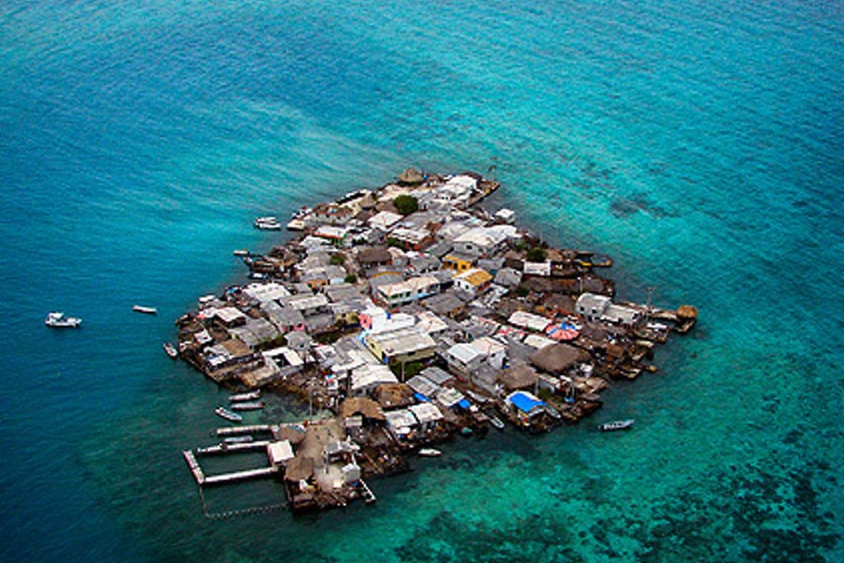 De ce se îngrămădesc 1.200 de locuitori pe această insulă. ”Dorm așa de aproape că au aceleaşi vise”