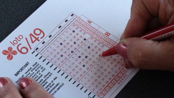 Cine este câştigătoarea marelui premiu la Loto 6/49, de aproape 300.000 de euro