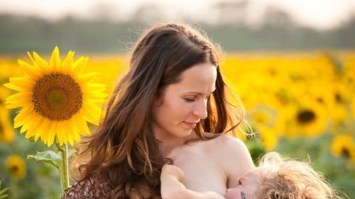 Amenzi de la 100 la 2000 de lei, pentru cei care evacuează mamele care alăptează în spaţiul public