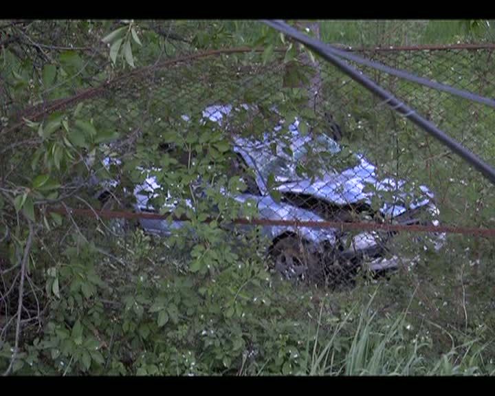 Accident ca-n filme! Au aterizat cu mașina într-o grădină