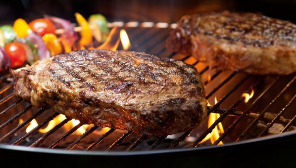 1 MAI. Ce greșeli să eviți când faci carne la grătar ca să nu formeze compuși cancerigeni