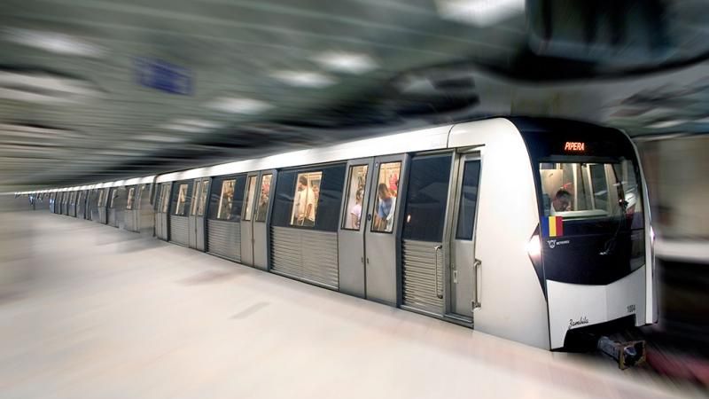 ALERTĂ. O persoană, prinsă sub metrou în Bucureşti