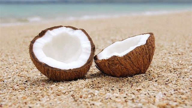 Ce se întâmplă în corpul tău dacă mănânci 2 linguri de ulei de cocos zilnic, timp de 2 luni