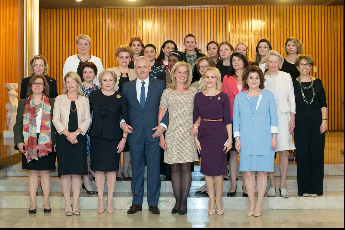 Fotografie inedită. Dragnea, Dăncilă și ambasadoarele