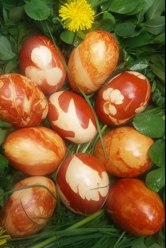 PAȘTE 2018. Cum se vopsesc tradiționalele ouă cu coji de ceapă sau frunze de pătrunjel, mărar