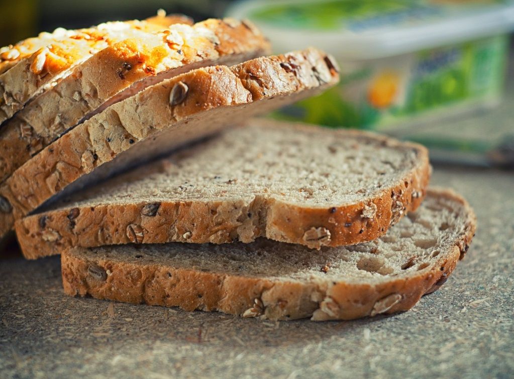 A cumpărat o pâine de la supermarket, a desfăcut-o acasă. E groaznic ce a găsit în ea. Scandal mare!