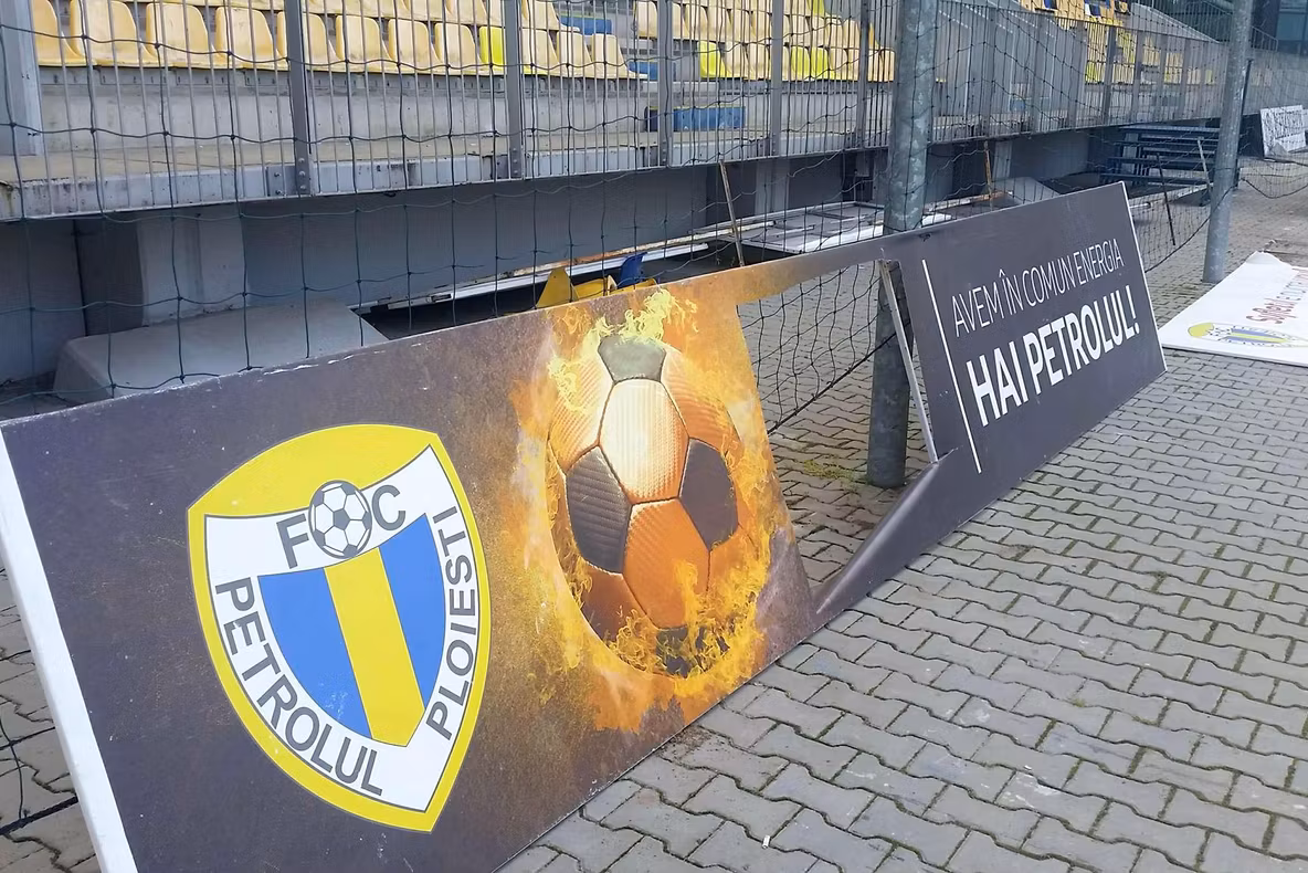 Stadionul "Ilie Oană", din Ploieşti, vandalizat în plină noapte! Atacatorii sunt căutați de poliție