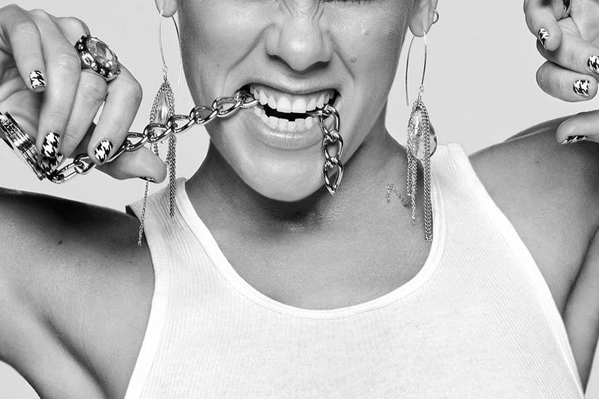 E celebră de ani de zile, acum este şi "cel mai frumos om"