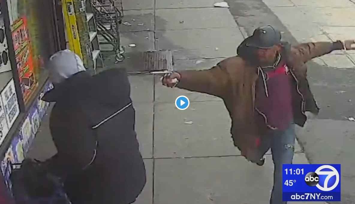 Poliţiştii din New York au confundat o pipă cu un pistol şi l-au împuşcat mortal pe posesor