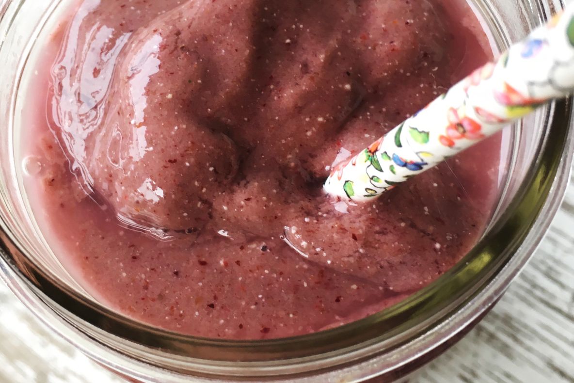 O femeie a făcut smoothie din propria placentă și i-a dat familiei să bea 