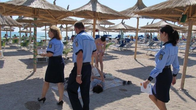 Doi italieni au fost reţinuţi la Mamaia, pentru că au încercat să tâlhărească un bărbat la Sunwaves