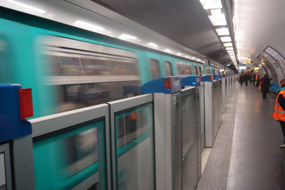Uşi glisante la metrou după crima din decembrie? Anunţul Metrorex despre un proiect-pilot