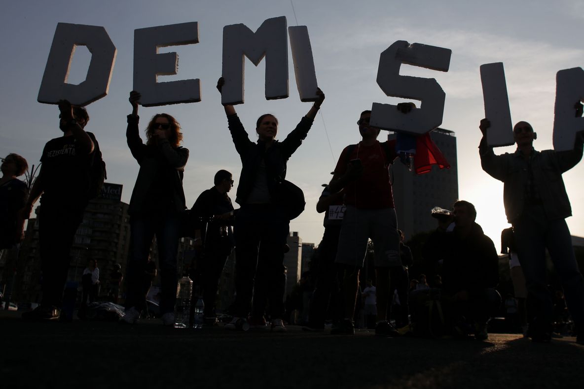 Protest în fața Guvernului pentru demisia premierului Viorica Dăncilă |FOTO
