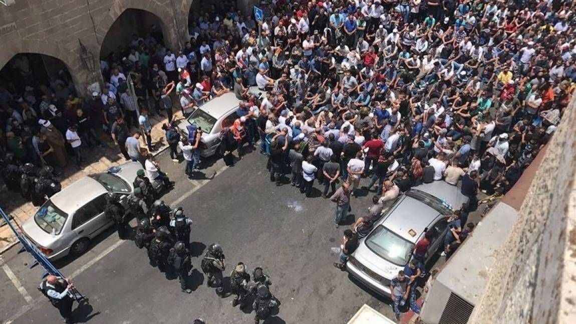 Violenţe la frontiera cu Fâşia Gaza: sute de palestinieni, răniţi în confruntări 