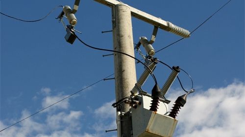 Un copil de 10 a murit după ce s-a electrocutat când juca fotbal