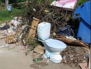 Pitești, împărțit în două. Simfonia Lalelor în centru, gunoaie și mizerie în cartierele mărginașe