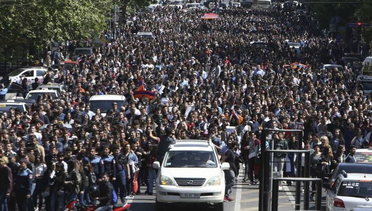 Premierul Armeniei a cedat și a demisionat, în urma revoltelor care au zguduit țara