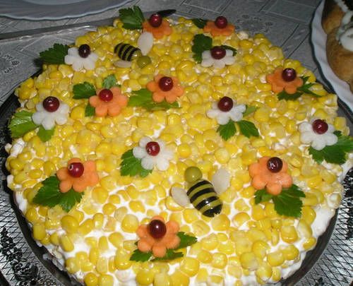 Cum să ornezi salata de boeuf de Paşti pentru a-ţi impresiona musafirii. Modele simplie de decorare